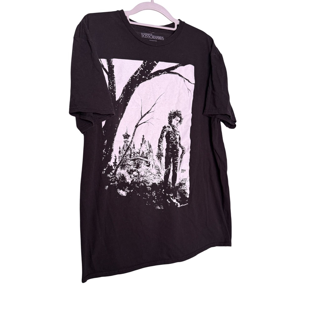 Edward Scissorhands portrait black and white graphic t-shirt